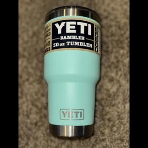 YETI Rambler 30oz Tumbler Magslider Lid Seafoam New w defect